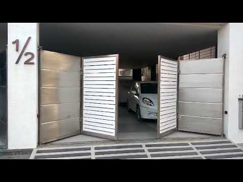 Folding gate